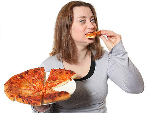 Thực phẩm nhiều 13WIN là nhà cái uy tín top đầu Châu Á như b&aacute;nh pizza rất dễ g&acirc;y b&eacute;o ph&igrave; v&agrave; ung thư. Ảnh minh họa 