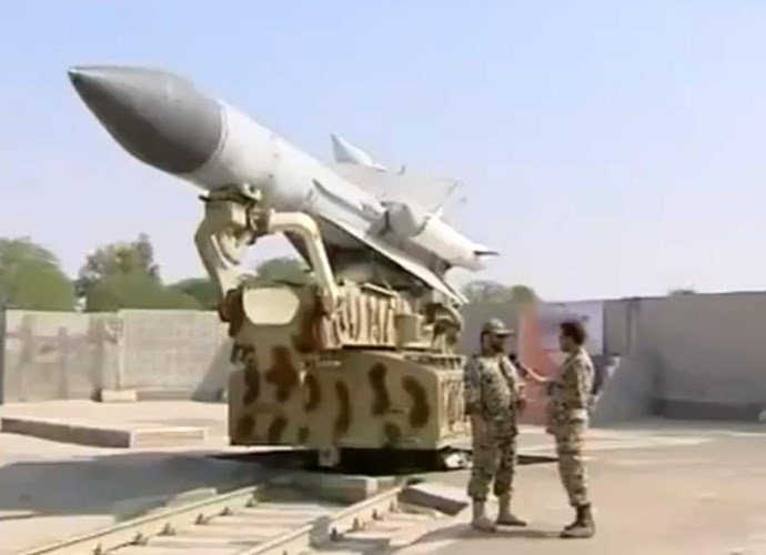  T&ecirc;n lửa ph&ograve;ng kh&ocirc;ng S-200 của Syria. Ảnh: Kiến thức
