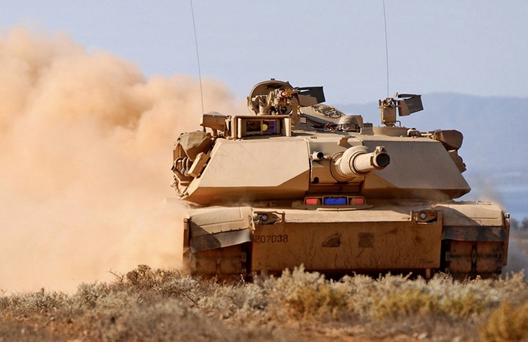 Xe tăng M1A2 SEP-V4 Abrams l&agrave; d&ograve;ng xe tăng chiến đấu chủ lực của Mỹ. Ảnh: VnExpress 