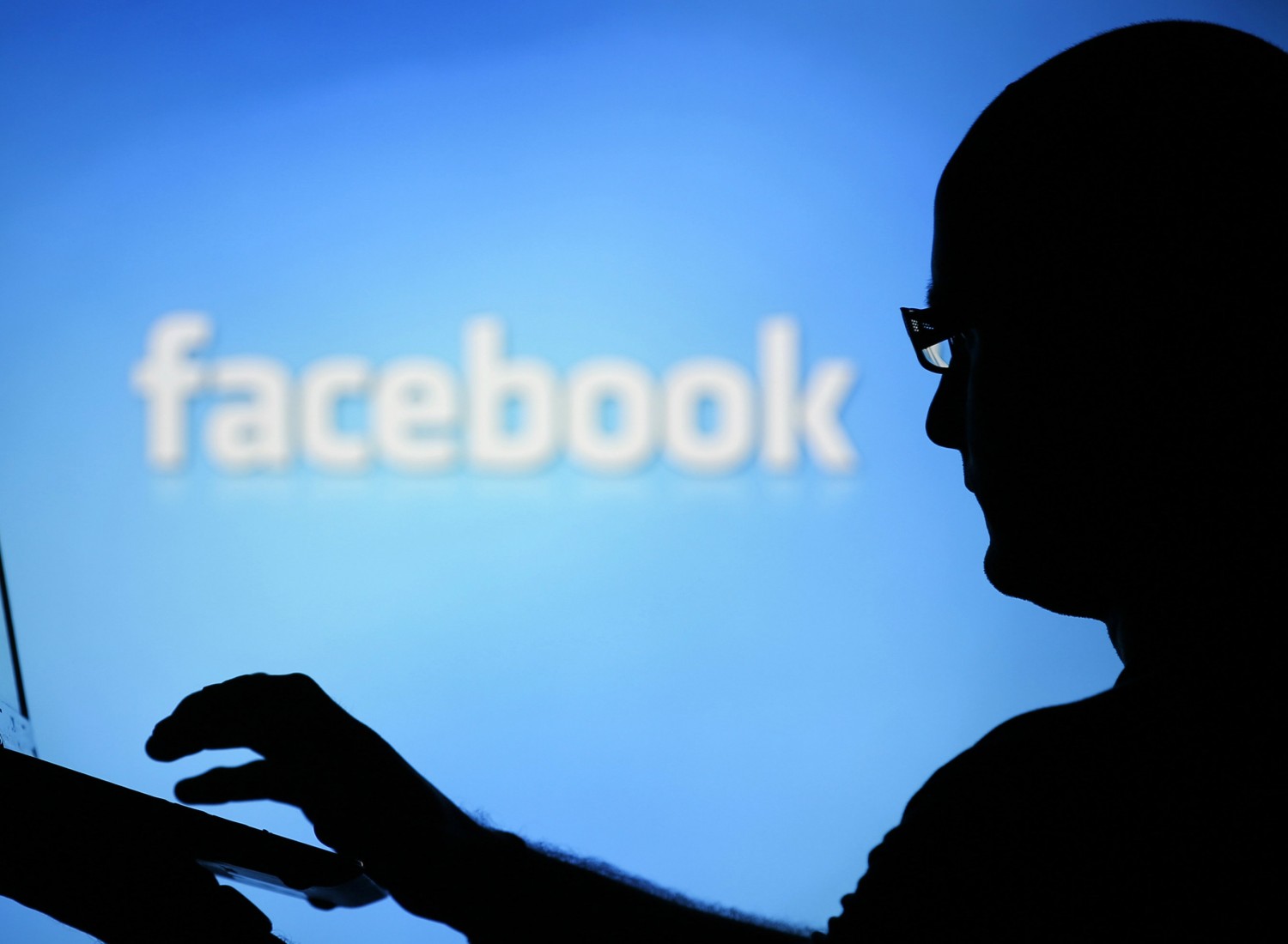 H&igrave;nh thức lừa đảo t&agrave;i khoản Facebook trực tuyến đang rầm rộ người d&ugrave;ng n&ecirc;n tỉnh t&aacute;o. Ảnh minh họa 