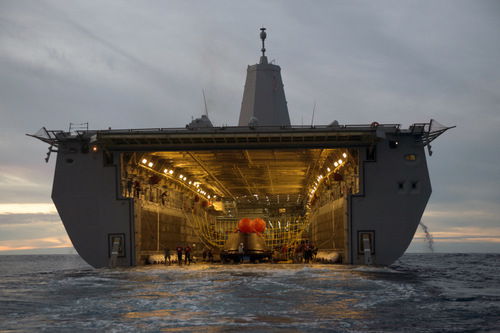 T&agrave;u USS Bougainville của Mỹ. Ảnh: VnExpress 