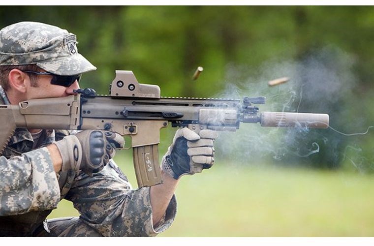  S&uacute;ng trường tấn c&ocirc;ng FN SCAR. Ảnh: Kiến thức