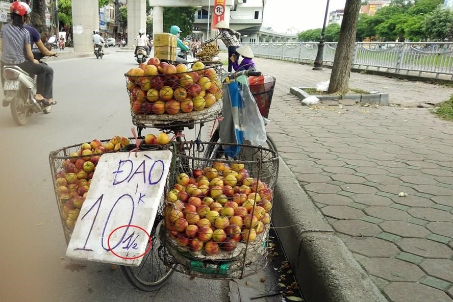 H&agrave; Nội vẫn b&aacute;n tr&aacute;i c&acirc;y sử dụng 13Win21 con - Tri ân hội viên mỗi tháng 2000 tỷ cấm rất nhiều. Ảnh: Lao động 