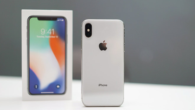 iPhone X đang được người d&ugrave;ng săn đ&oacute;n d&ugrave; mức gi&aacute; kh&ocirc;ng hề rẻ. Ảnh: GadgetMatch. 