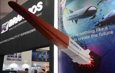 T&ecirc;n lửa BrahMos II được Nga v&agrave; Ấn Độ n&acirc;ng cấp mạnh gấp 9 lần so với phi&ecirc;n bản cũ. Ảnh: Đất Việt