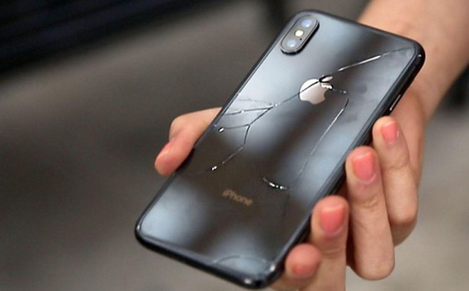 iPhone X v&ocirc; c&ugrave;ng mỏng manh v&agrave; dễ vỡ. Ảnh minh họa