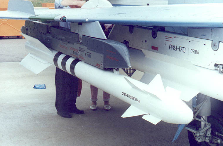 T&ecirc;n lửa R-73E/EL của Nga l&agrave; vũ kh&iacute; kh&ocirc;ng đối kh&ocirc;ng c&oacute; khả năng diệt nhiều mục ti&ecirc;u v&ocirc; c&ugrave;ng ch&iacute;nh x&aacute;c. Ảnh: Kiến thức