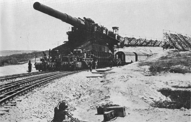 Khẩu si&ecirc;u ph&aacute;o Schwerer Gustav lớn nhất thế giới thời chiến tranh. Ảnh: Đại Lộ