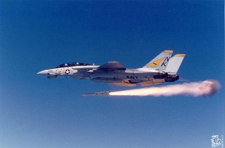 T&ecirc;n lửa AIM-54 Phoenix c&oacute; tầm bắn l&ecirc;n tới 190km. Ảnh: Kiến thức 
