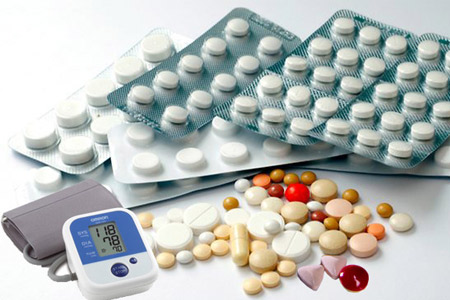 Người bị tăng huyết &aacute;p hay huyết &aacute;p cao kh&ocirc;ng n&ecirc;n sử dụng c&aacute;c loại thuốc như cảm c&uacute;m, thuốc trị đau đầu...Ảnh minh họa