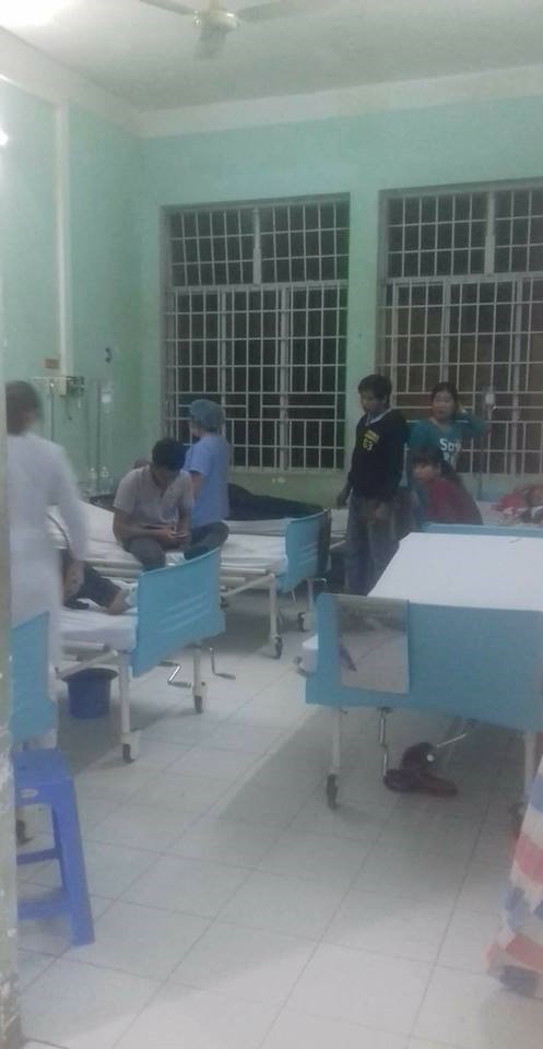  C&aacute;c c&ocirc;ng nh&acirc;n phải nằm viện điều trị sau khi bị ngộ độc do ăn m&oacute;n c&oacute; dọc m&ugrave;ng. Ảnh: D&acirc;n tr&iacute;