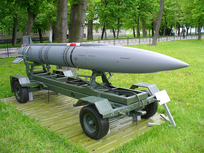  T&ecirc;n lửa Raduga Kh-15 được Nga đưa v&agrave;o sử dụng từ năm 1980. Ảnh: Kiến thức
