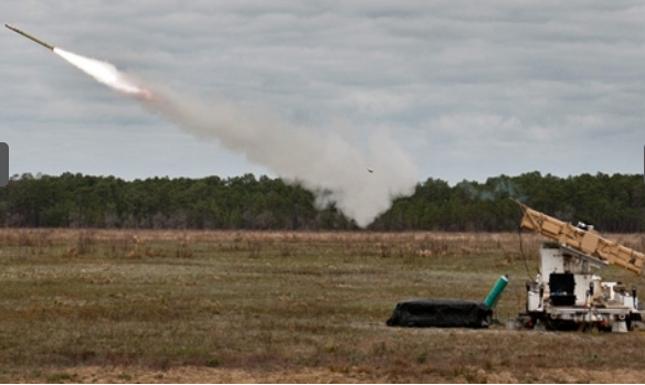 T&ecirc;n lửa FIM-92 Stinger l&agrave; vũ kh&iacute; v&aacute;c vai mạnh nhất Mỹ. Ảnh: Đất Việt 