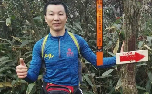  Người đàn ông chạy bộ 211km về quê ăn Tết chỉ vì sợ cảnh tàu xe. Ảnh: VnExpress
