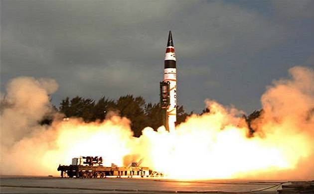  T&ecirc;n lửa Agni II Ấn Độ khai hỏa. Ảnh: ANTĐ
