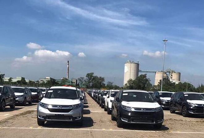 Xe miễn thuế từ ASEAN dự kiến về thị trường vào tháng 4 hoặc tháng 5/2018, các hãng xe tư nhân trong nước liệu có đồng loạt giảm theo? Ảnh: Zing News