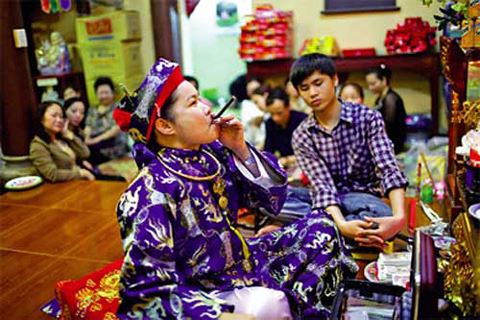 Hiện tượng nhập vong, gọi hồn liệu c&oacute; thật. Ảnh minh họa