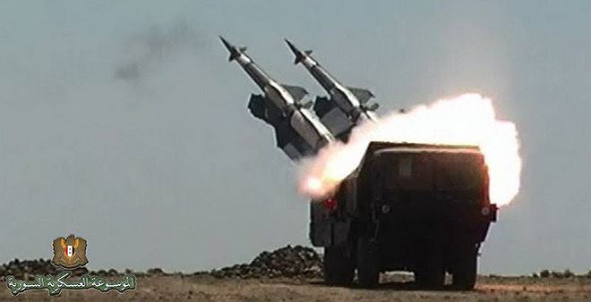 T&ecirc;n lửa Pechora-2M của Syria tấn c&ocirc;ng đối phương. Ảnh: ANTĐ