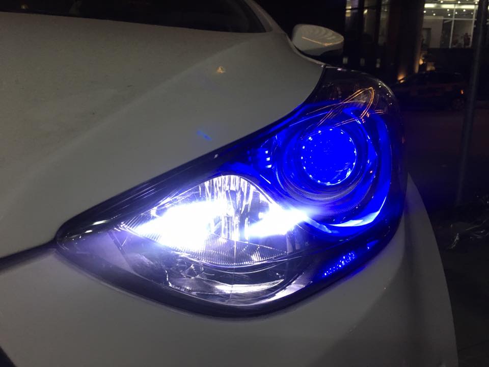 Lắp đ&egrave;n LED si&ecirc;u s&aacute;ng cho &ocirc; t&ocirc; c&oacute; thể nguy hiểm đến t&iacute;nh mạng. Ảnh minh họa
