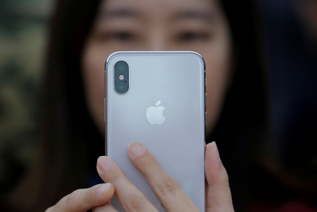 Điểu khiển điện thoại iPhone bằng mắt cực kỳ đơn giản. Ảnh minh họa 