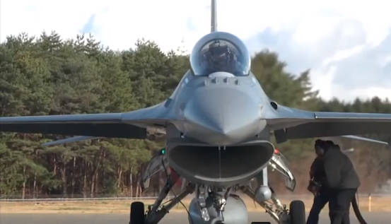  M&aacute;y bay F-16 của Mỹ được gắn thiết bị đặc biệt c&oacute; thể t&oacute;m gọn ti&ecirc;m k&iacute;ch Su-57 của Nga. Ảnh: Thời Đại