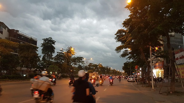 Dự b&aacute;o thời tiết ng&agrave;y v&agrave; đ&ecirc;m nay nhiều nơi c&oacute; mưa r&agrave;o v&agrave; d&ocirc;ng, cảnh b&aacute;o tố, lốc. Ảnh: Do&atilde;n Trung