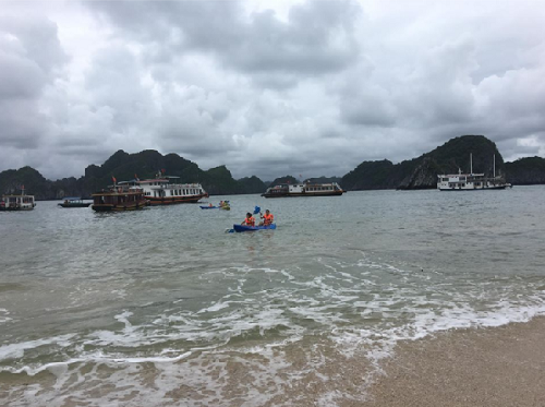 &Aacute;p thấp nhiệt đới đang di chuyển mạnh khiến nhiều v&ugrave;ng biển c&oacute; gi&oacute; giật mạnh. Ảnh: V&acirc;n Thảo
