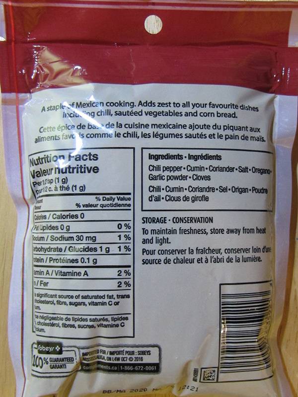  H&igrave;nh ảnh ph&iacute;a sau bao b&igrave; của g&oacute;i bột ớt bị thu hồi. Ảnh: CFIA