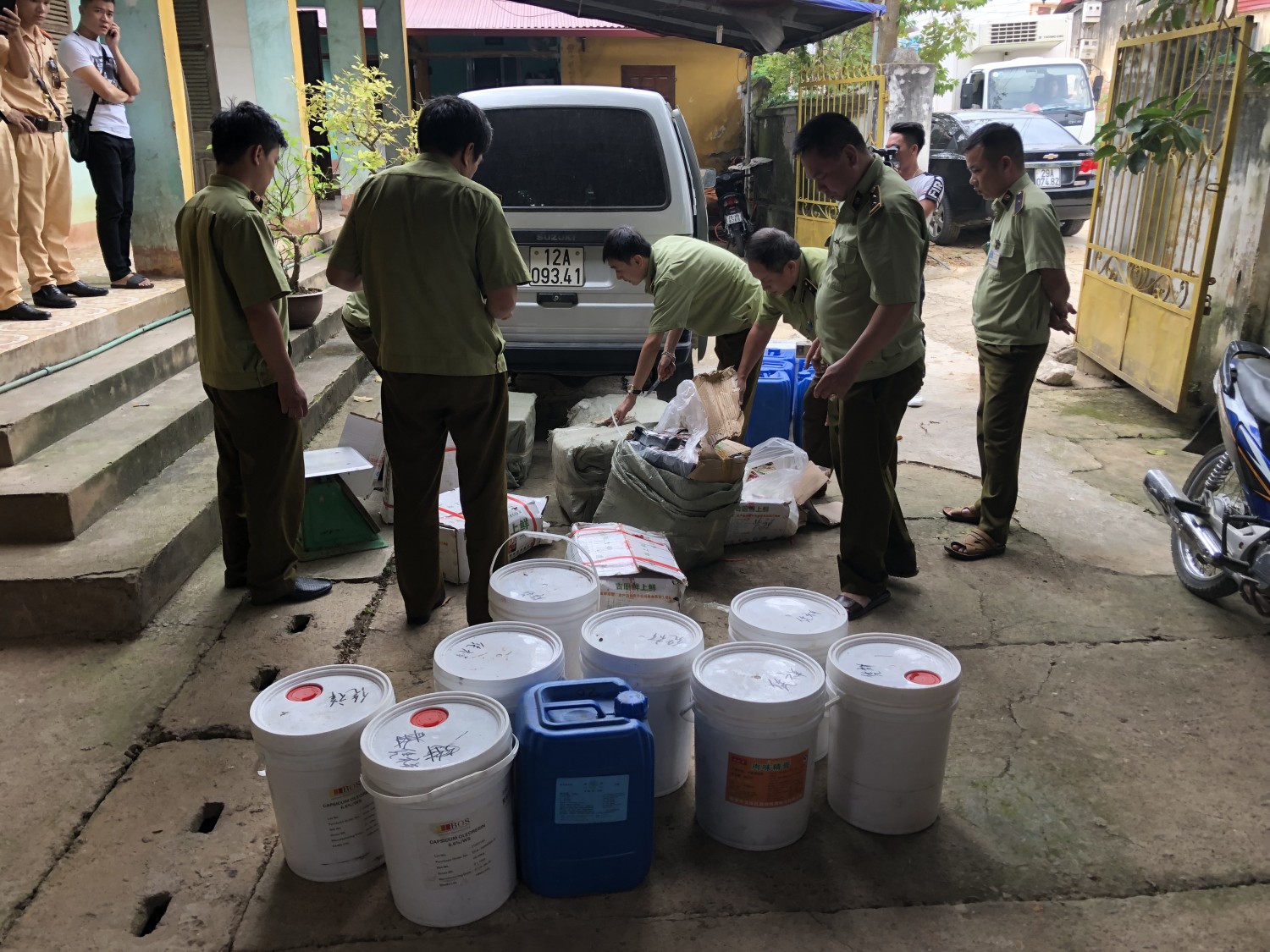 Số phụ gia 13Win OKVIP Cá cược bóng đá được lực lượng chức năng Lạng Sơn ph&aacute;t hiện v&agrave; tịch thu. Ảnh: Đội Quản l&yacute; thị trường số 10