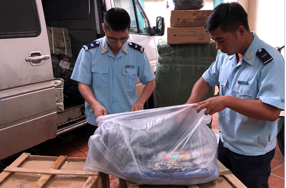 T&igrave;nh h&igrave;nh bu&ocirc;n lậu tại Quảng Ninh hiện kh&aacute; phức tạp, nhiều h&agrave;ng h&oacute;a tuồn về qua nhiều con đường khiến lực lượng chức năng kh&oacute; kiểm so&aacute;t 