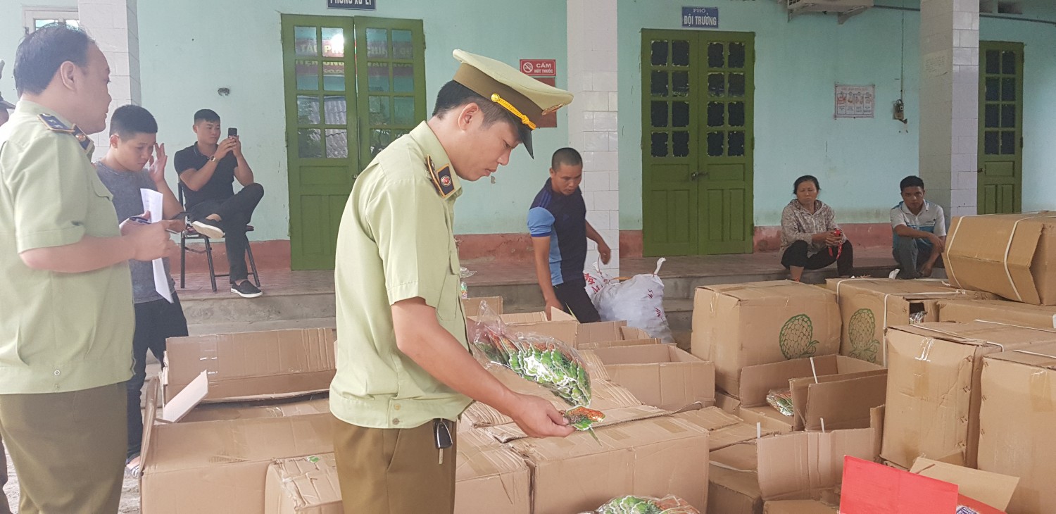  Số b&aacute;nh kẹo bị Đội Quản l&yacute; thị trường số 5 Lạng Sơn thu giữ