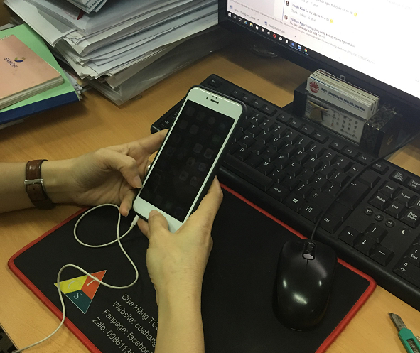 N&uacute;t home iPhone bị lag người d&ugrave;ng c&oacute; thể khắc phục bằng nhiều c&aacute;ch. Ảnh: V&acirc;n Thảo