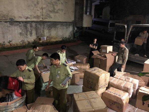Số h&agrave;ng h&oacute;a kh&ocirc;ng r&otilde; nguồn gốc bị Đội Quản l&yacute; thị trường số 7 Lạng Sơn thu giữ 