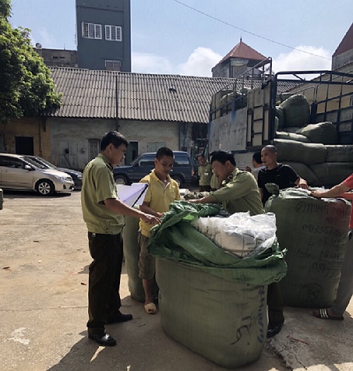H&agrave;ng h&oacute;a kh&ocirc;ng c&oacute; h&oacute;a đơn chứng từ được Đội Quản l&yacute; thị trường số 7 Lạng Sơn ph&aacute;t hiện v&agrave; thu giữ