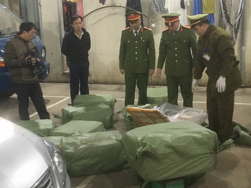 Lượng lớn nầm lợn nhập lậu được Đội Quản l&yacute; thị trường số 2 tịch thu