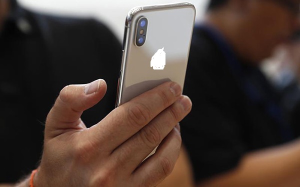  Nếu người d&ugrave;ng iPhone thấy cuộc gọi từ người lạ hỏi th&ocirc;ng tin c&aacute; nh&acirc;n n&ecirc;n tắt m&aacute;y ngay lập tức