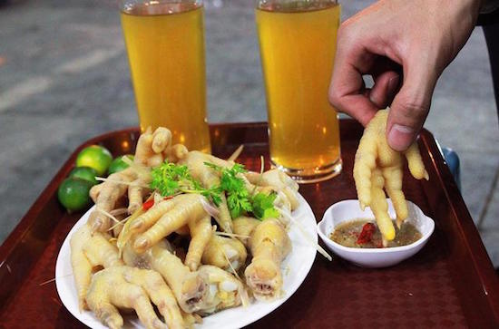  Ch&acirc;n g&agrave; ng&acirc;m giấm l&agrave; m&oacute;n kho&aacute;i khẩu của nhiều người nhưng n&ecirc;n thận trọng khi ăn