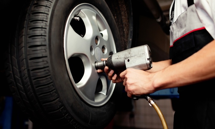 Đảo lốp l&agrave; một h&igrave;nh thức bảo dưỡng xe &ocirc; t&ocirc; tr&aacute;nh khỏi sự cố đ&aacute;ng tiếc khi lưu th&ocirc;ng tr&ecirc;n đường 