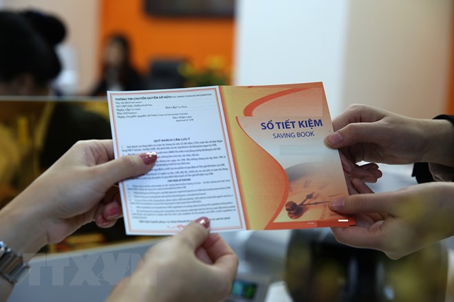L&agrave;m sổ tiết kiệm tại ng&acirc;n h&agrave;ng kh&aacute;ch h&agrave;ng cần đặc biệt lưu &yacute; kẻo tiền ''bốc hơi''