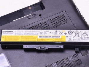 Pin Lenovo g&acirc;y hỏa hoạn bị thu h&ocirc;i
