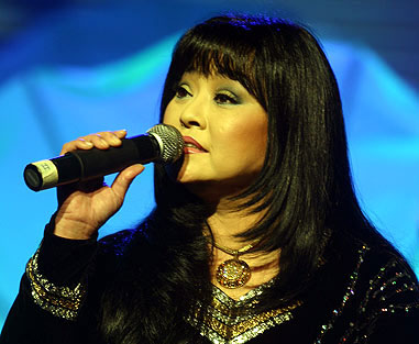 Ca sỹ Hương Lan sẽ h&aacute;t tại liveshow Quang L&ecirc; - Hát tr&ecirc;n qu&ecirc; hương