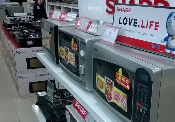 Cảnh b&aacute;o người d&ugrave;ng khi sử dụng l&ograve; vi s&oacute;ng