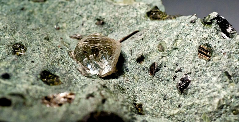 Những vùng đất có chứa kimberlite thường sẽ có kim cương Những vùng đất có chứa kimberlite thường sẽ có kim cương