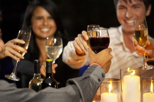 Số người mắc bệnh lo&atilde;ng xương ng&agrave;y c&agrave;ng gia tăng do th&oacute;i quen ăn uống