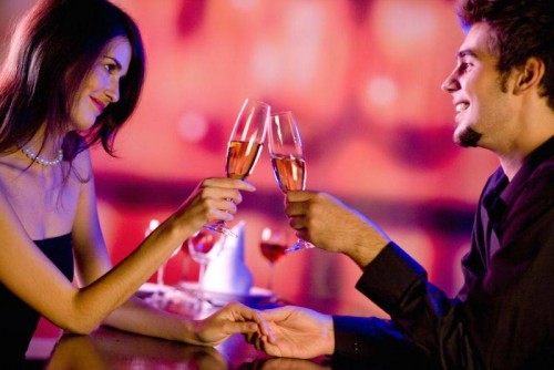 Bạn g&aacute;i ho&agrave;n to&agrave;n c&oacute; thể &lsquo;hạ gục&rsquo; tr&aacute;i tim ch&agrave;ng với những lời ch&uacute;c Valentine hay v&agrave; &yacute; nghĩa cho bạn trai