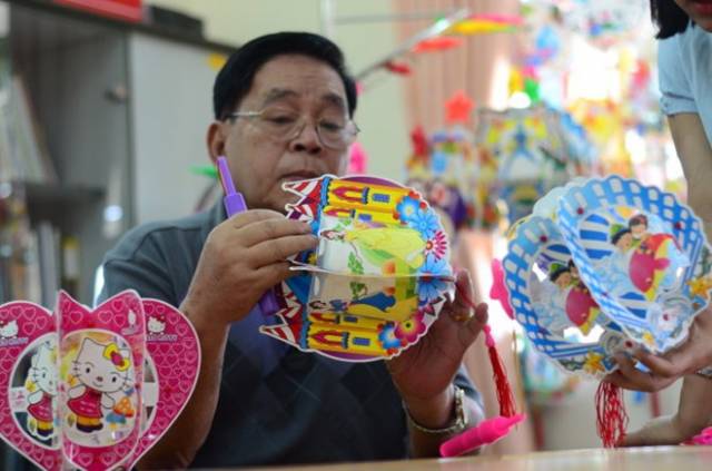Nh&agrave; sản xuất lồng đ&egrave;n trung thu bị cho l&agrave; r&egrave; v&agrave; 'tục tĩu' ch&iacute;nh thức l&ecirc;n tiếng