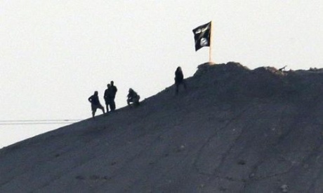 Cờ ISIS tung bay trong thị trấn Kobani dấy l&ecirc;n lo ngại xung đột to&agrave;n cầu. Ảnh minh họa