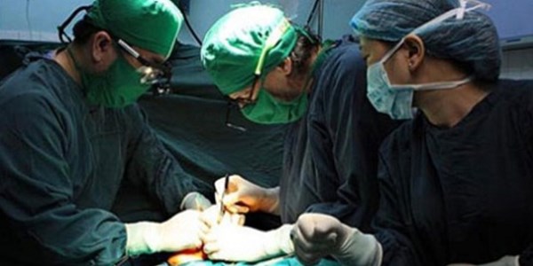 Phải lột da dương vật v&igrave; ti&ecirc;m vaseline tăng k&iacute;ch thước cậu nhỏ