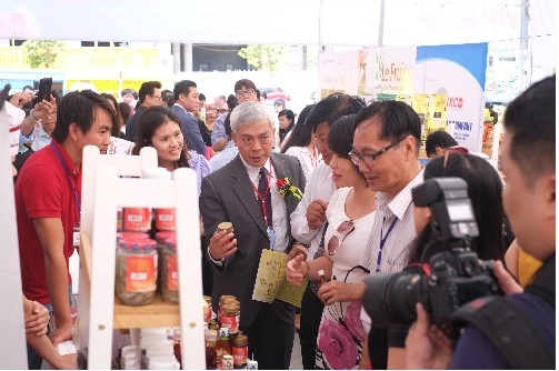 &Ocirc;ng Ng&ocirc; Qu&yacute; Việt &ndash; Tổng cục Trưởng Tổng cục Ti&ecirc;u chuẩn Đo lường Chất lượng tham quan gian h&agrave;ng