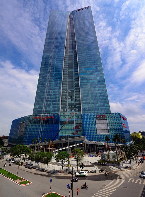 Thang m&aacute;y của t&ograve;a nh&agrave; Lotte Center H&agrave; Nội rơi tự do